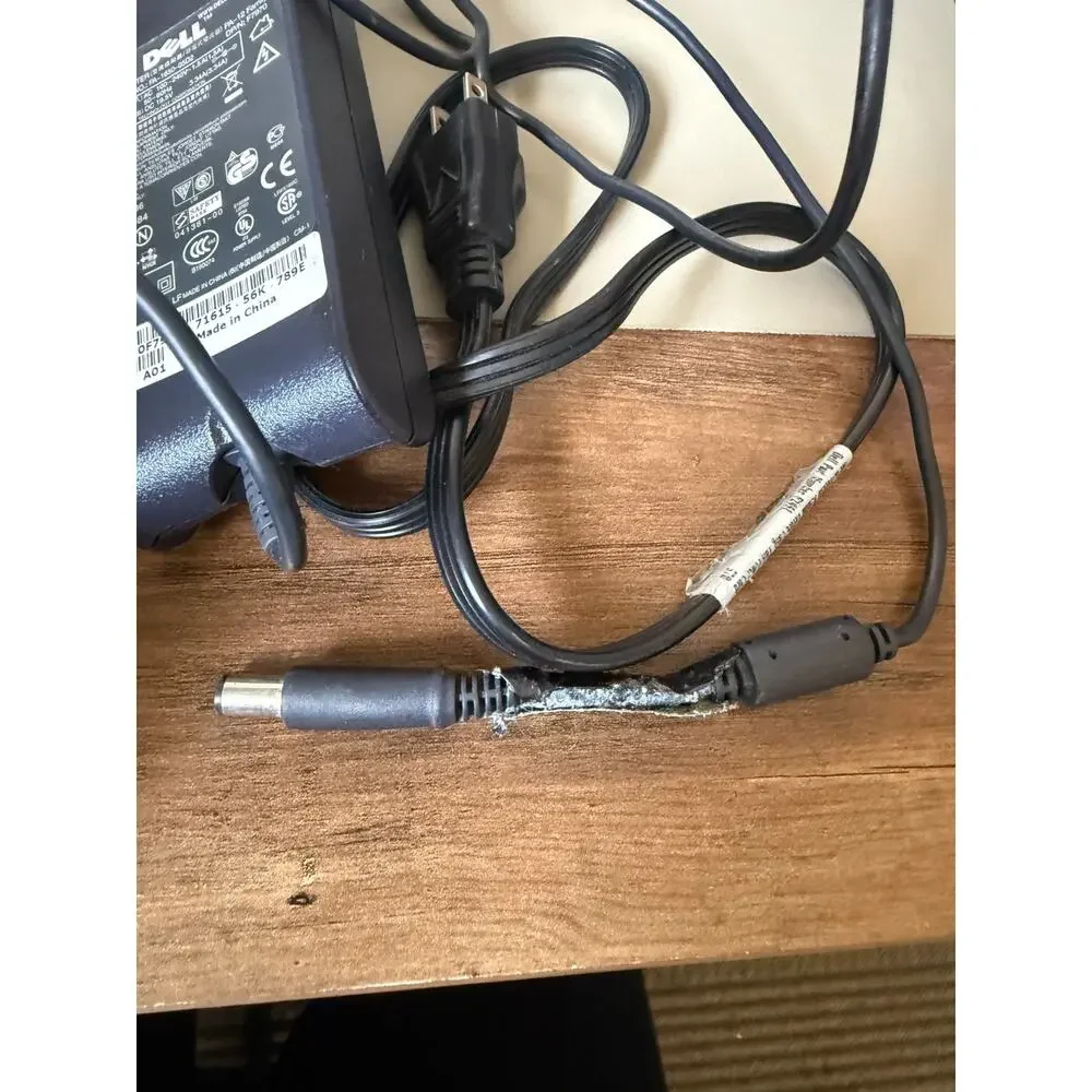 Genuine DELL 65W Laptop Charger 19.5V 3.34A PA-12 Family Dell P/N: F7970 DF263